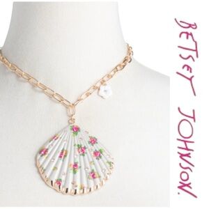 Betsey Johnson Flower Print Shell Short Pendant Chain Necklace
